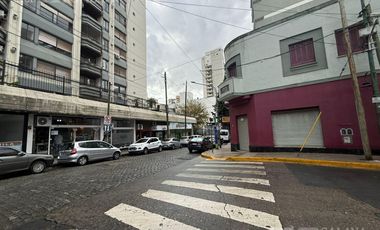 Local comercial  en venta 41 mts  Zona de Olivos -  Frente a la estacion