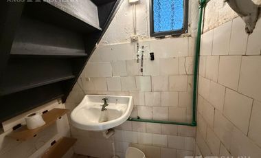 Local comercial  en venta 41 mts  Zona de Olivos -  Frente a la estacion