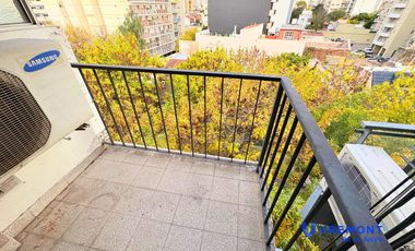 Alquiler de departamento 2 ambientes con balcón al frente en el barrio de Caballito.