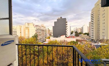 Alquiler de departamento 2 ambientes con balcón al frente en el barrio de Caballito.