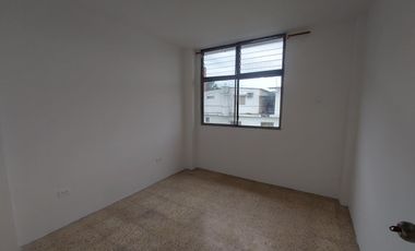 Venta de departamento dos dormitorios segundo piso en Kennedy cerca de Clínica Kennedy