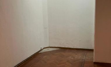 Oficina en 1º piso por escalera