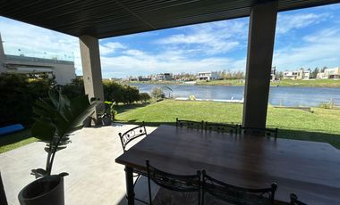 Casa en Venta a la Laguna en El Naudir - Aguas Privadas
