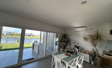 Casa en Venta a la Laguna en El Naudir - Aguas Privadas
