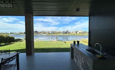 Casa en Venta a la Laguna en El Naudir - Aguas Privadas
