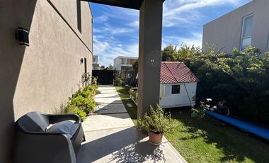 Casa en Venta a la Laguna en El Naudir - Aguas Privadas