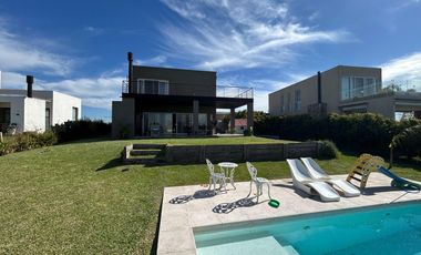 Casa en Venta a la Laguna en El Naudir - Aguas Privadas