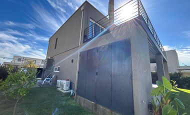 Casa en Venta a la Laguna en El Naudir - Aguas Privadas