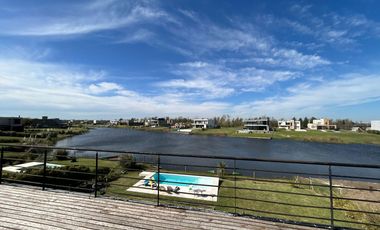 Casa en Venta a la Laguna en El Naudir - Aguas Privadas