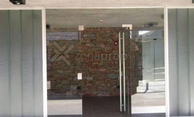 Excelente oficina 167 metros al frente.