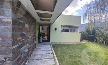 Casa en Alquiler  - Barrio Don Joaquin, Canning