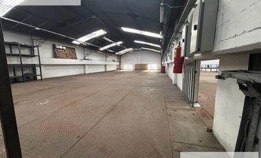 Galpón  / Deposito con oficinas 3800 m2 en Banfield Alquiler - Venta