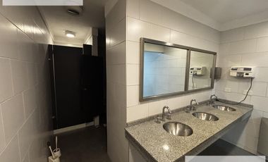 Galpón  / Deposito con oficinas 3800 m2 en Banfield Alquiler - Venta