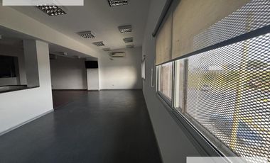 Galpón  / Deposito con oficinas 3800 m2 en Banfield Alquiler - Venta