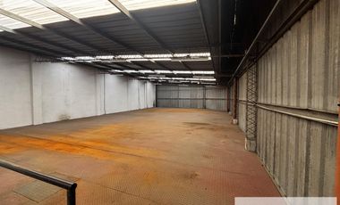 Galpón  / Deposito con oficinas 3800 m2 en Banfield Alquiler - Venta