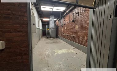 Galpón  / Deposito con oficinas 3800 m2 en Banfield Alquiler - Venta