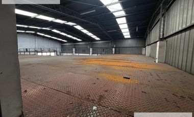 Galpón  / Deposito con oficinas 3800 m2 en Banfield Alquiler - Venta