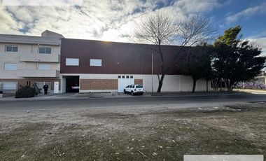 Galpón  / Deposito con oficinas 3800 m2 en Banfield Alquiler - Venta