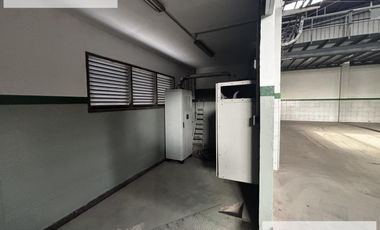 Galpón  / Deposito con oficinas 3800 m2 en Banfield Alquiler - Venta