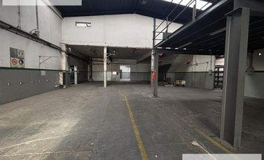Galpón  / Deposito con oficinas 3800 m2 en Banfield Alquiler - Venta