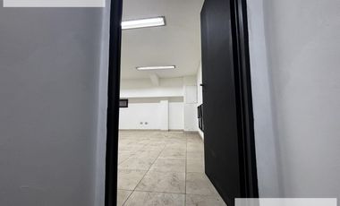 Galpón  / Deposito con oficinas 3800 m2 en Banfield Alquiler - Venta