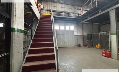 Galpón  / Deposito con oficinas 3800 m2 en Banfield Alquiler - Venta