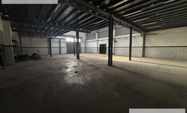 Galpón  / Deposito con oficinas 3800 m2 en Banfield Alquiler - Venta