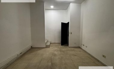 Galpón  / Deposito con oficinas 3800 m2 en Banfield Alquiler - Venta