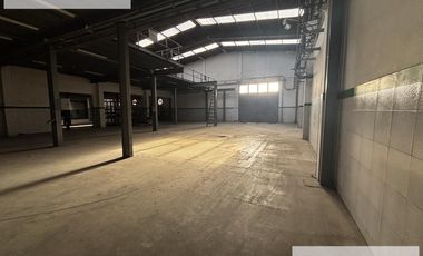 Galpón  / Deposito con oficinas 3800 m2 en Banfield Alquiler - Venta
