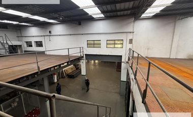 Galpón  / Deposito con oficinas 3800 m2 en Banfield Alquiler - Venta