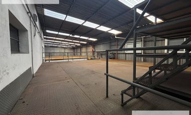 Galpón  / Deposito con oficinas 3800 m2 en Banfield Alquiler - Venta