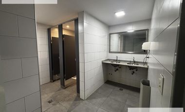 Galpón  / Deposito con oficinas 3800 m2 en Banfield Alquiler - Venta