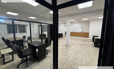 Galpón  / Deposito con oficinas 3800 m2 en Banfield Alquiler - Venta