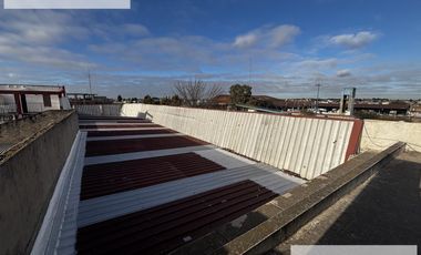 Galpón  / Deposito con oficinas 3800 m2 en Banfield Alquiler - Venta