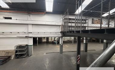Galpón  / Deposito con oficinas 3800 m2 en Banfield Alquiler - Venta