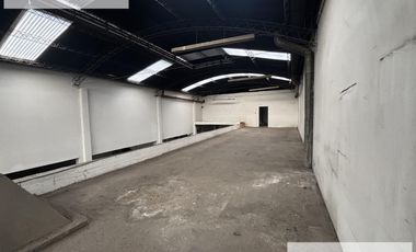 Galpón  / Deposito con oficinas 3800 m2 en Banfield Alquiler - Venta