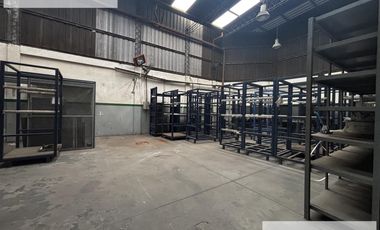 Galpón  / Deposito con oficinas 3800 m2 en Banfield Alquiler - Venta