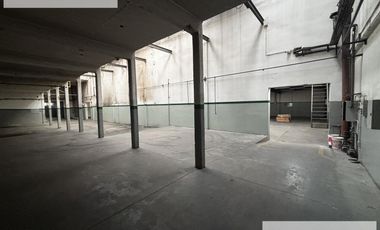 Galpón  / Deposito con oficinas 3800 m2 en Banfield Alquiler - Venta