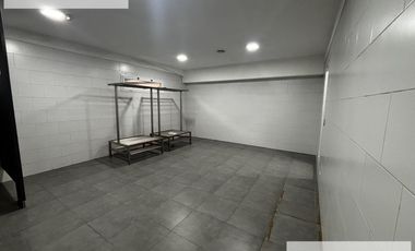 Galpón  / Deposito con oficinas 3800 m2 en Banfield Alquiler - Venta