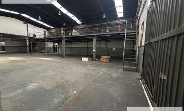Galpón  / Deposito con oficinas 3800 m2 en Banfield Alquiler - Venta