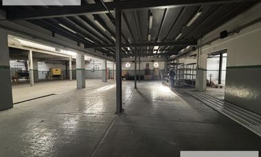 Galpón  / Deposito con oficinas 3800 m2 en Banfield Alquiler - Venta