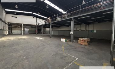 Galpón  / Deposito con oficinas 3800 m2 en Banfield Alquiler - Venta