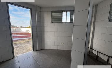 Galpón  / Deposito con oficinas 3800 m2 en Banfield Alquiler - Venta