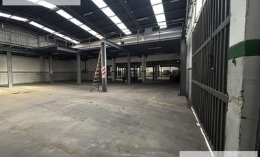Galpón  / Deposito con oficinas 3800 m2 en Banfield Alquiler - Venta