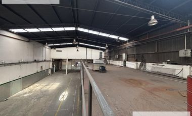 Galpón  / Deposito con oficinas 3800 m2 en Banfield Alquiler - Venta