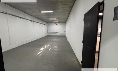 Galpón  / Deposito con oficinas 3800 m2 en Banfield Alquiler - Venta