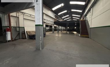 Galpón  / Deposito con oficinas 3800 m2 en Banfield Alquiler - Venta
