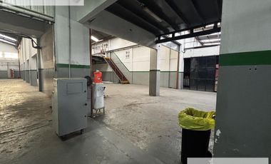 Galpón  / Deposito con oficinas 3800 m2 en Banfield Alquiler - Venta