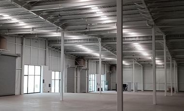 Nave Industrial en Renta Cerca del Parque Bernardo Quintana 3,850 m2