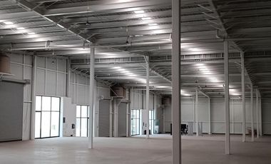 Nave Industrial en Renta Cerca del Parque Bernardo Quintana 2,200 m2